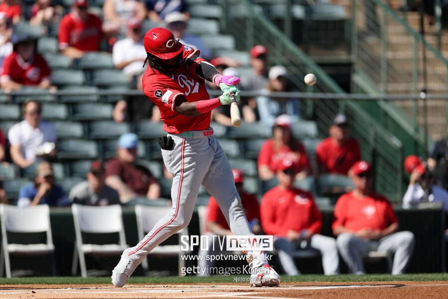 ▲ 데라크루스는 힘에 비해 정확도가 약점이었지만, 이번 시범경기에서는 시작부터 고감도 타격을 발휘하며 팬들의 기대를 모으고 있다