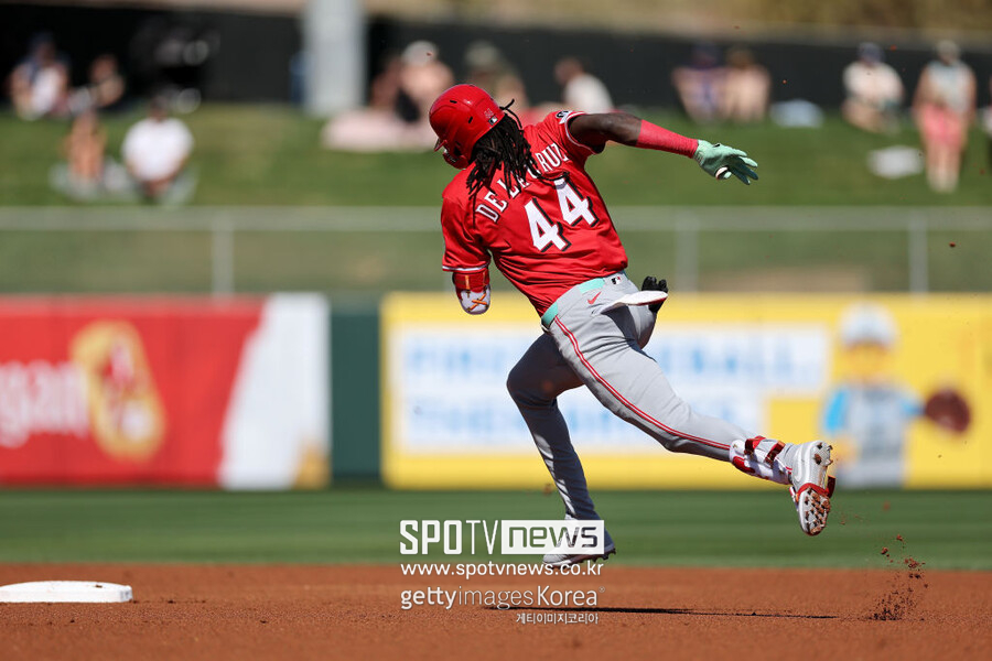 ▲ 수비 부담이 큰 유격수 포지션이지만 부상만 없다면 50도루 이상은 확실시된다는 평가를 받는 데라크루스는 타격 약점을 보완해 역대 두 번째 50-50에 도전한다