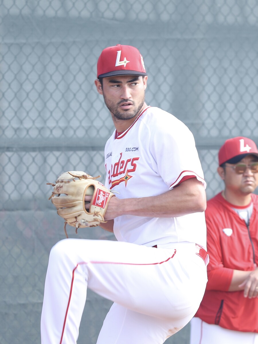 ▲ 화이트는 27일 연습 투구를 정상적으로 마쳤으나 이후 러닝을 하다 오른쪽 햄스트링에 통증을 느꼈다. ⓒSSG랜더스