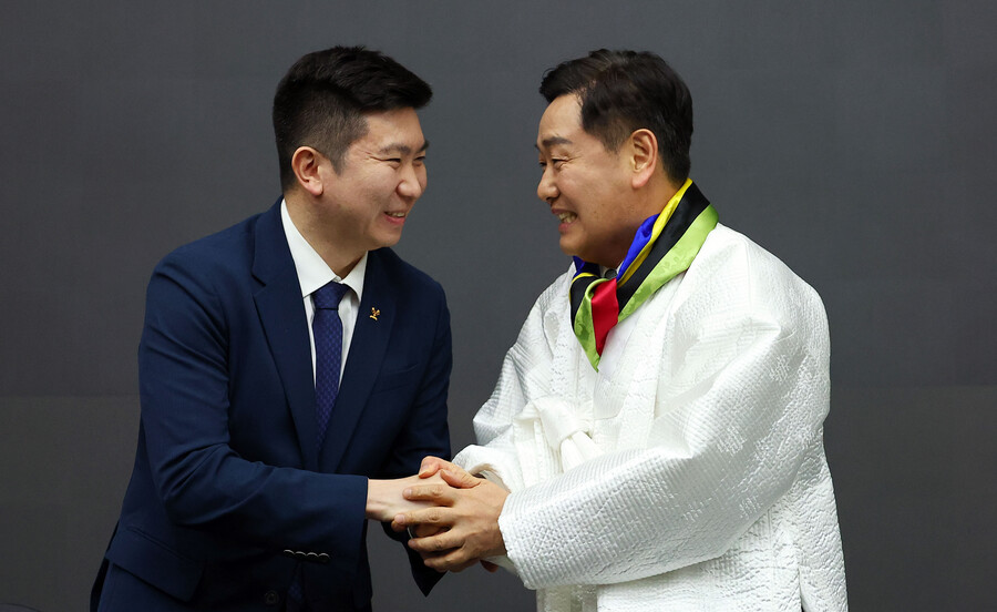 ▲유승민 대한체육회장-김관영 전북자치도지사 ⓒ연합뉴스