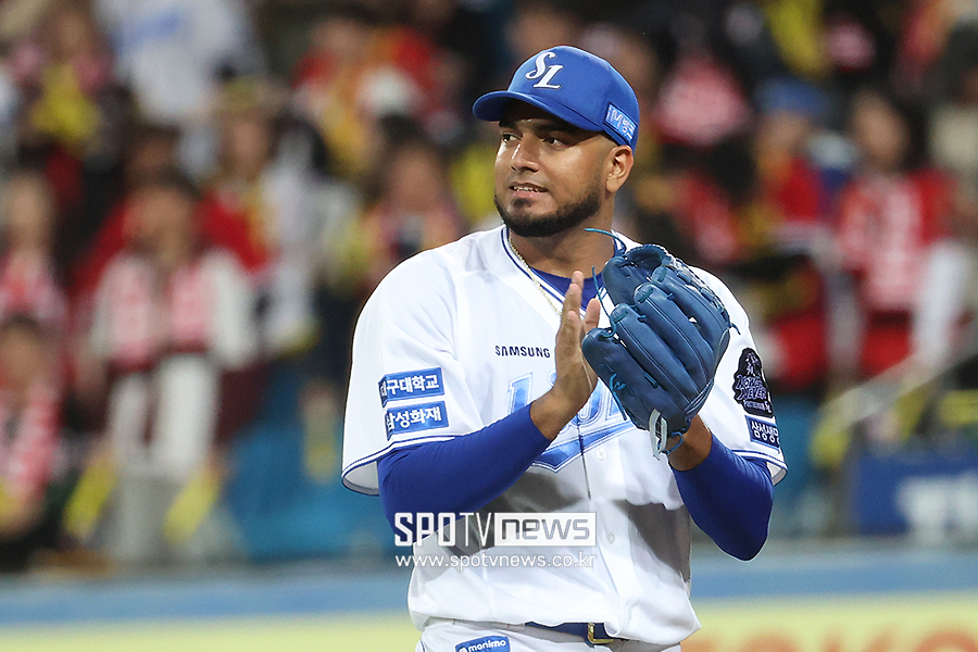 ▲ 중족골 미세 피로골절 진단을 받은 레예스는 일단 2주를 쉬고 다음 일정을 결정할 계획이다. ⓒ곽혜미 기자