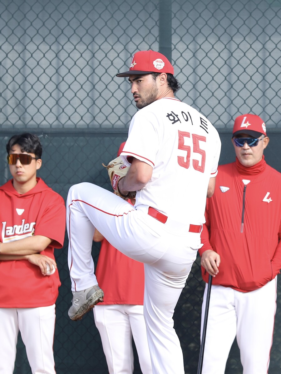 ▲ 만약 화이트의 햄스트링 상태가 2주 뒤에도 회복되지 않는다면 SSG는 대체 외국인 선수 제도 활용을 고민하고 있다. ⓒSSG랜더스