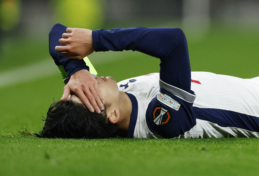 ▲ 영국 매체 '팀 토크'에 따르면 손흥민 매각은 토트넘이 원하지 않는 시나리오다. 노쇠화가 진행 중인 손흥민으로 이적료를 크게 벌지 못할 것이 분명해 잔류 이후 로테이션 자원을 기용하려고 한다. ⓒ 연합뉴스/REUTERS