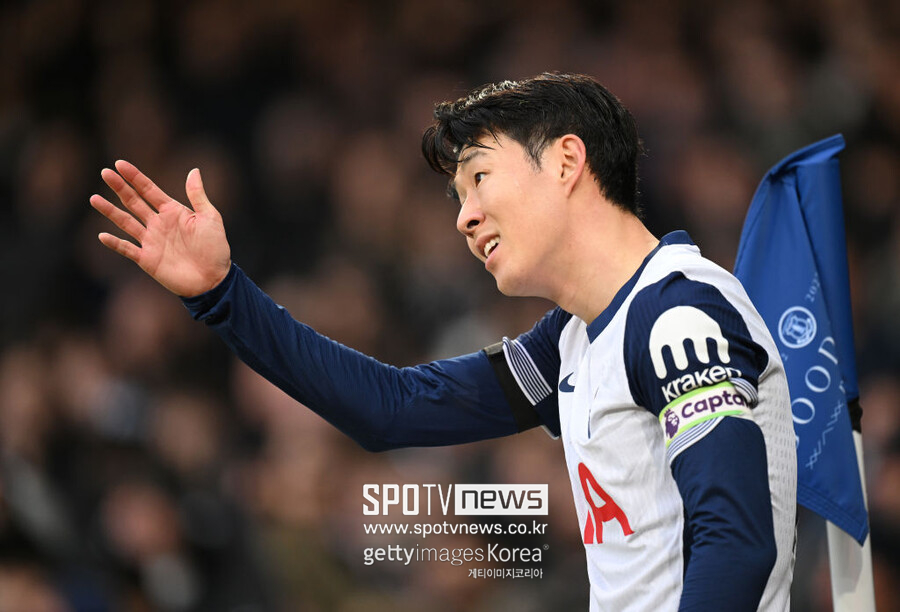 ▲ 영국 현지는 더욱 차갑게 변했다. 팀 토크에 따르면 손흥민의 마무리 능력은 한창 때만 못하며, 더 이상 빠른 속도도 기대하기 어렵다고 본다. 아무래도 33세가 된 손흥민이라 고점에서 내려올 수밖에 없는데 하락세가 조금은 가파르다는 의견이다.