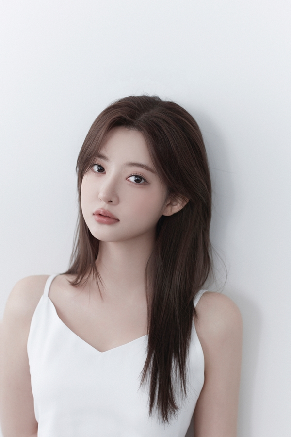 ▲ 새 소속사와 손을 잡은 배우 조수민. 제공|S27M 엔터테인먼트