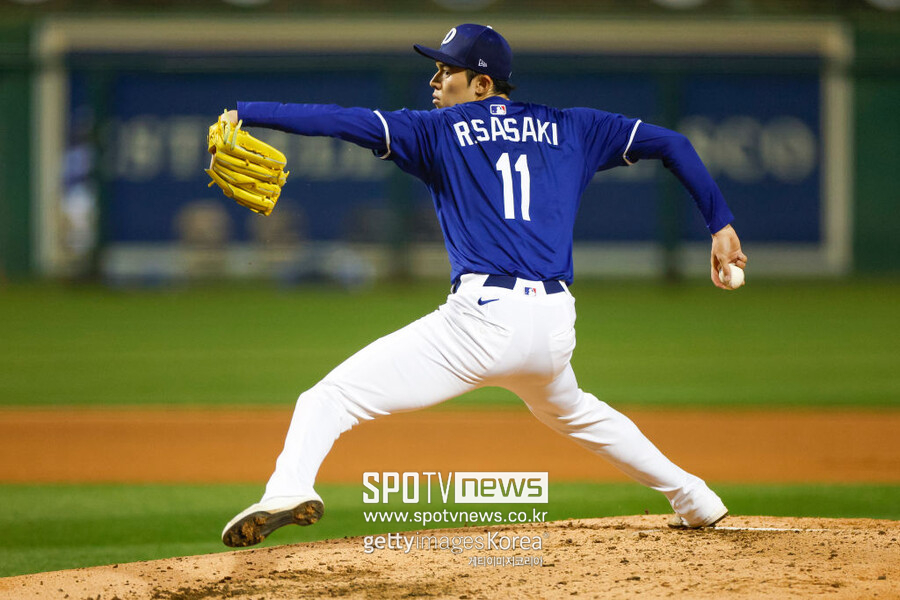 ▲ 사사키는 미국 애리조나주 캐멀백랜치에서 열린 2025 메이저리그 시범경기 신시내티를 상대로 등판해 3이닝 2피안타 1볼넷 5탈삼진을 기록했다.