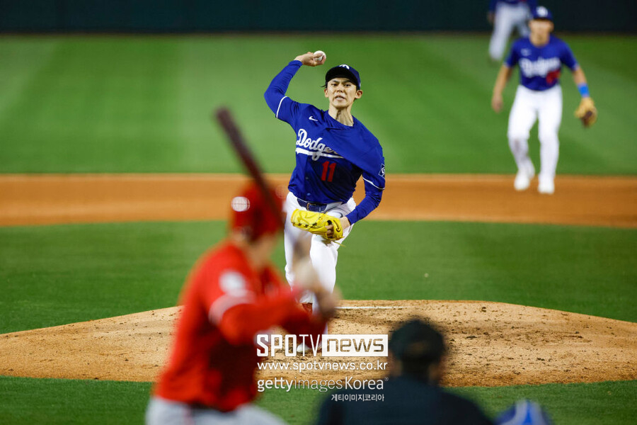 ▲ 사사키는 미국 애리조나주 캐멀백랜치에서 열린 2025 메이저리그 시범경기 신시내티를 상대로 등판해 3이닝 2피안타 1볼넷 5탈삼진을 기록했다.