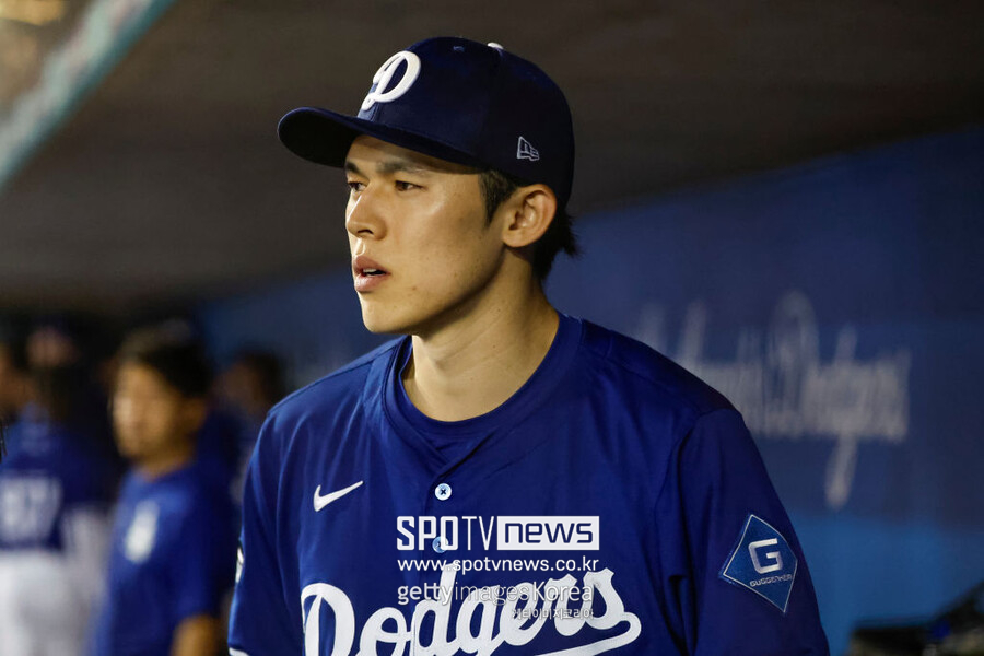 ▲ 1차전에 야마모토 요시노부의 선발 등판이 확정된 가운데 사사키는 2차전 선발을 노리고 있다. 지난 14일 인터뷰에서 "분명 일본에서 메이저리그 시즌을 개막할 기회 자체는 드물다"고 입을 연 뒤 "신인으로서 그렇게 할 수 있다는 것이 훨씬 더 특별하다. 그래서 지금은 그 경기를 준비하는 데에 집중하고 있다"고 말했다.