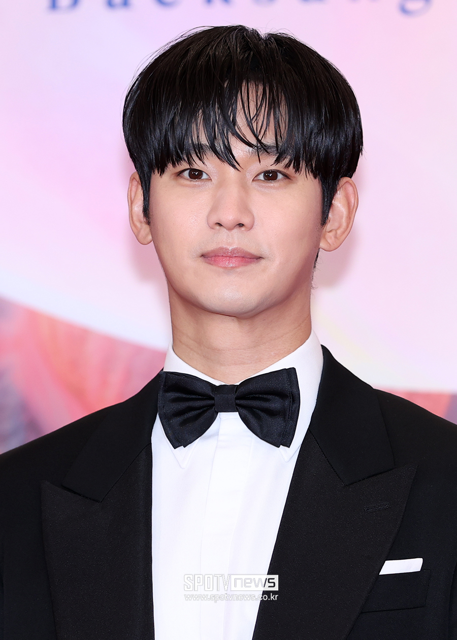 La versione di Kim Soo-hyun: "Frequenta la defunta Kim Sae-ron da quando aveva 15 anni? Fatti falsi e malevoli, diffamazione del defunto" [Comprehensive] < Broadcast TV < Spettacolo < Articolo - SPOTV NEWS