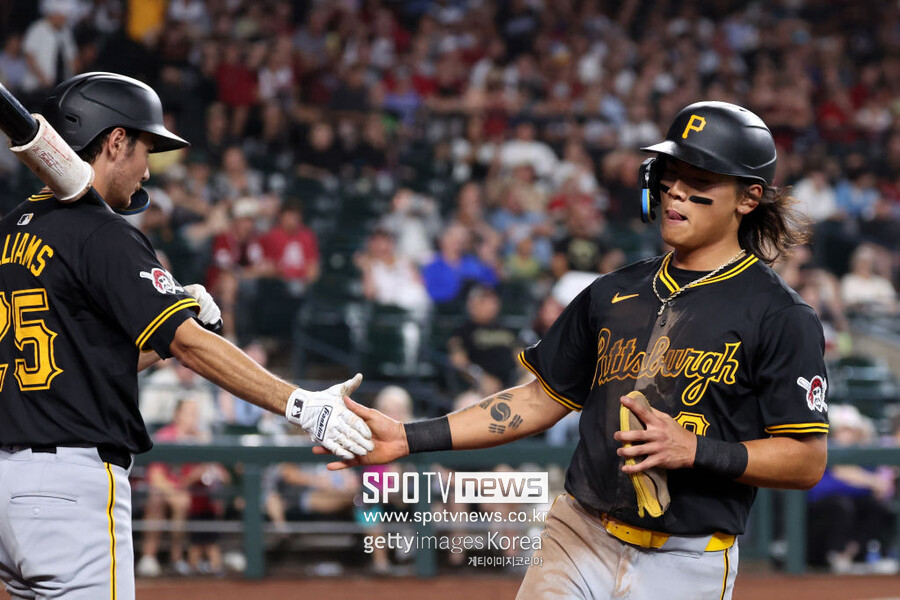 ▲ 지난 시즌 부진했던 이유로 메이저리그에서 압박감을 꼽았던 배지환. 이번 스프링캠프에선 압박감을 털어낸 듯한 모습이다.