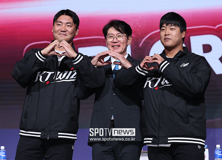 ▲ 장성우 이강철 감독 강백호 ⓒ곽혜미 기자