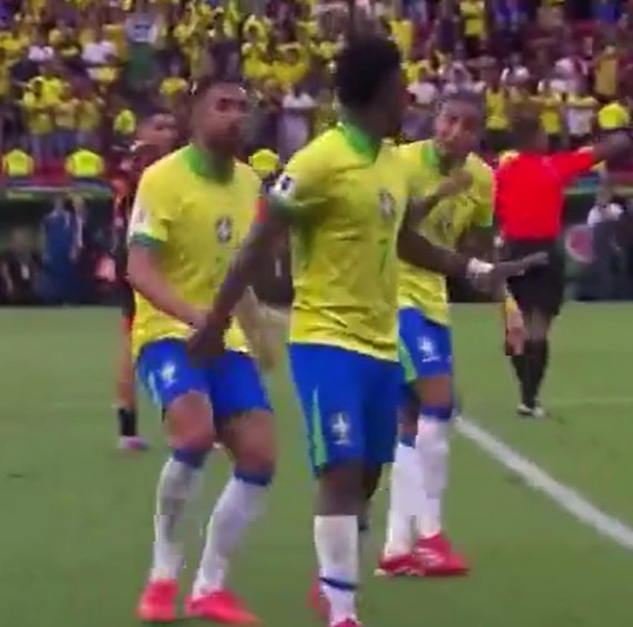 ▲ 비니시우스에게 화를 내는 하피냐(오른쪽) ⓒ중계화면 캡처