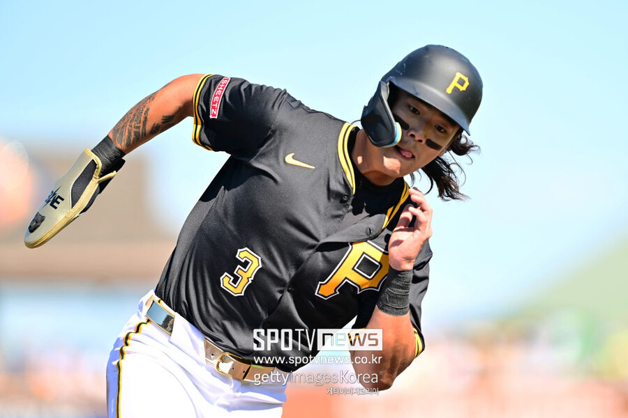 ▲ 배지환은 뛰어난 성적에도 불구하고 우선권을 가진 선수들에게 밀려 26인 로스터 합류를 장담할 수 없는 처지다