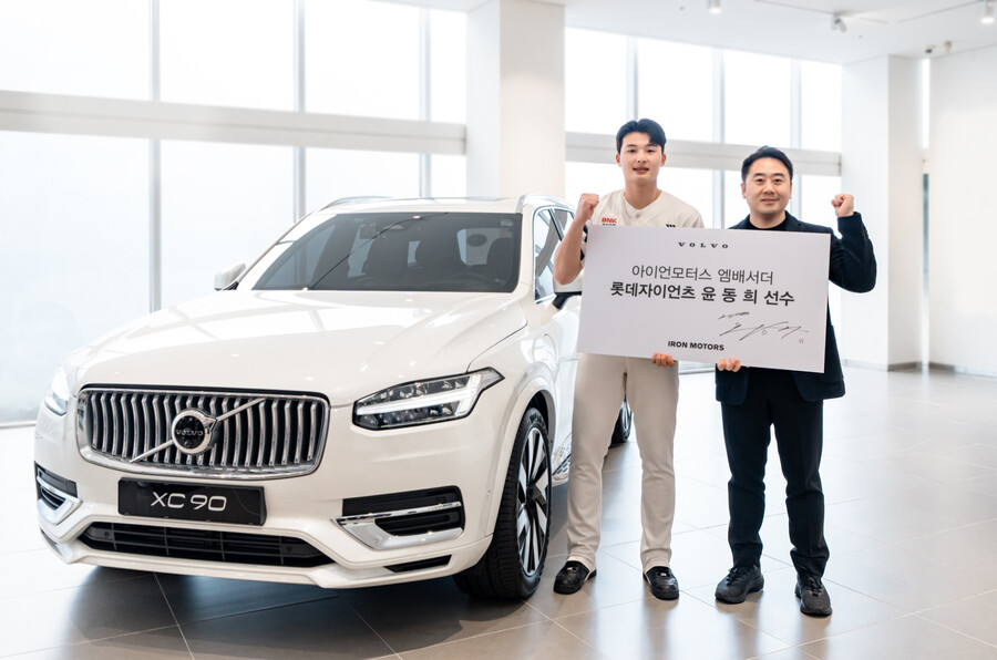 ▲ 아이언모터스 홍보대사 윤동희 ⓒ롯데 자이언츠