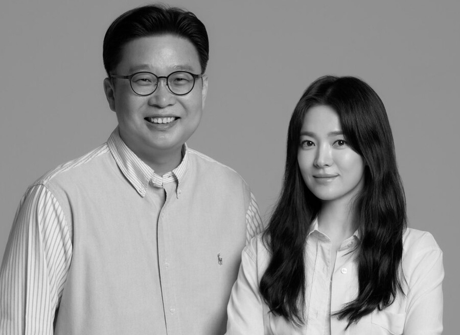▲ 송혜교(오른쪽)와 서경덕 교수. 제공|서경덕 교수