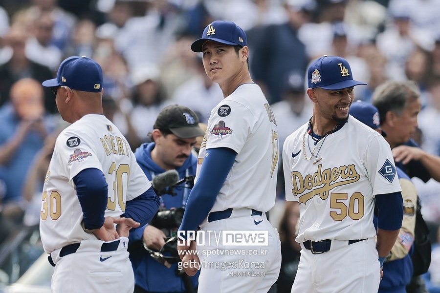 ▲ 데이브 로버츠 감독과 오타니 쇼헤이, 무키 베츠(왼쪽부터).