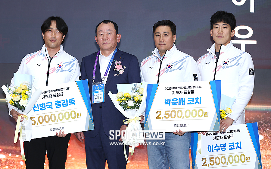 ▲ 신병국 총감독 이혁렬 회장 박윤배 코치 이수영 코치 ⓒ곽혜미 기자