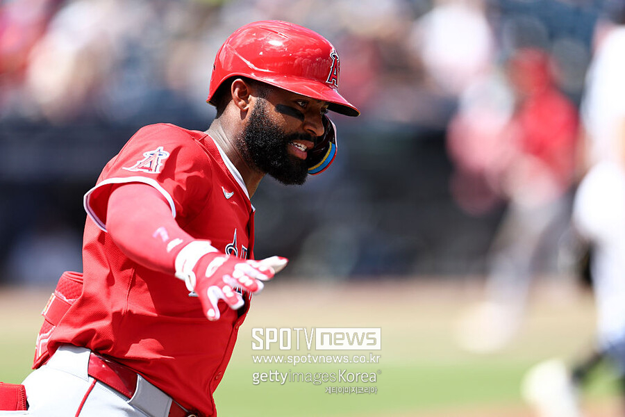 ▲ 한때 메이저리그 최고 유망주로 꼽혔던 에인절스 외야수 조 아델이 한 이닝 멀티 홈런을 터트렸다. 그래도 아직은 '한 이닝 한 투수 상대 만루홈런 두 개' 라는 진기록에 못 미친다.