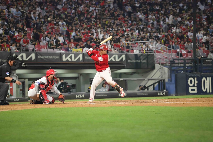 ▲ 1군 첫 안타를 귀중한 결승타로 장식한 현원회 ⓒSSG랜더스