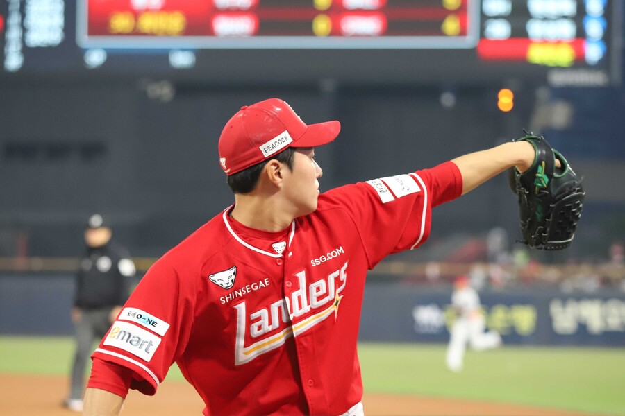 ▲ 팀 승리를 이끌고 승리를 챙긴 최민준 ⓒSSG랜더스