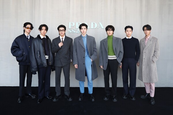 ▲ ‘코첼라 밸리 뮤직 앤드 아츠 페스티벌’ 무대를 위해 프라다와 함께 하는 엔하이픈의 프라다 2025 봄여름 여성복 패션쇼. 제공|프라다