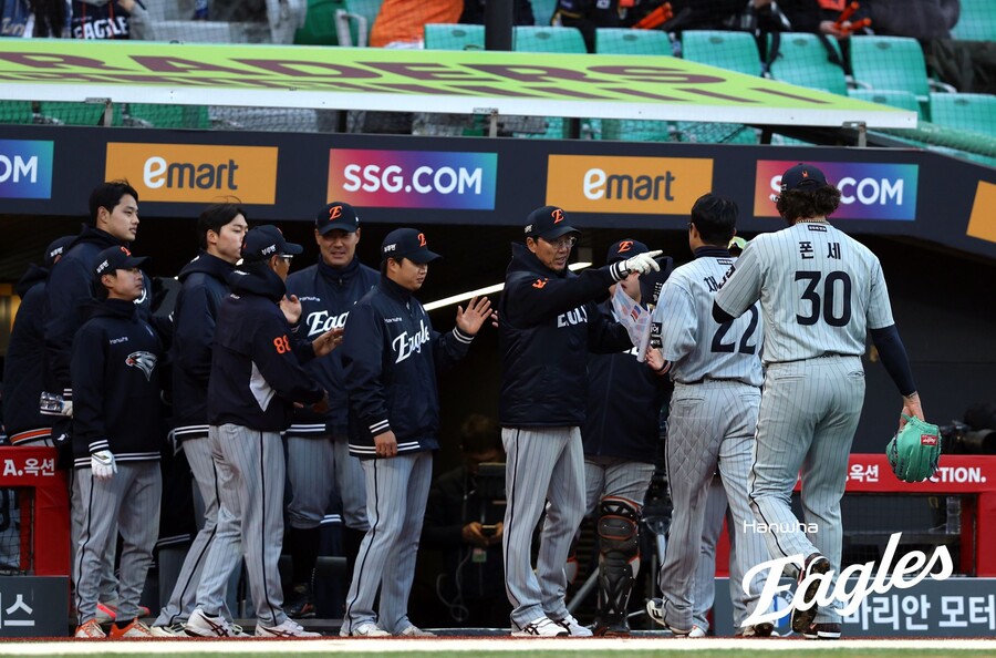 ▲ 팽팽한 투수전 끝에 SSG를 잡고 연승을 달린 한화 이글스 ⓒ한화이글스