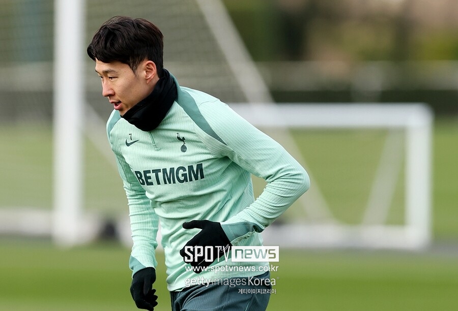 ▲ 울버햄튼전은 손흥민이 없는 토트넘을 주장하기에 안성맞춤이었다. 그런데 손흥민이 빠지자 토트넘은 크게 흔들렸다. 울버햄튼에 경기 시작 2분 만에 실점하며 끌려갔다. 전열을 가다듬지 못해 제드 스펜스의 자책골까지 나왔다. 결국 손흥민 없으면 안 되는 팀을 재확인했다.