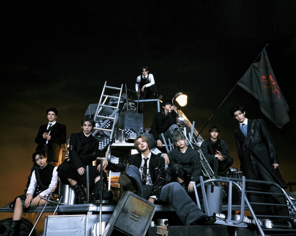 ▲ 새 싱글 '고 인 블라인드'로 초동 판매량 자체 신기록을 세운 앤팀. 제공|하이브 레이블즈