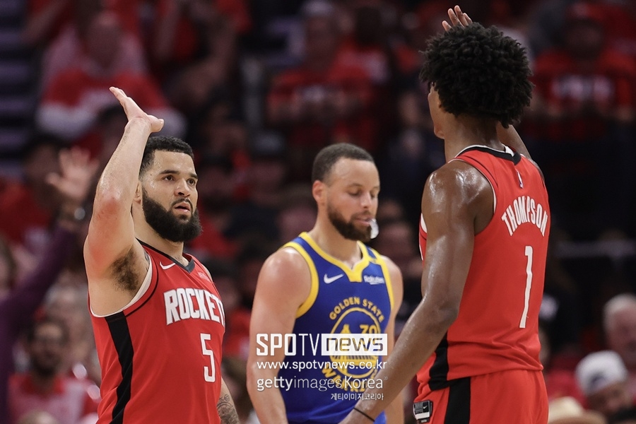 ▲ 프레드 벤블릿(왼쪽)과 스테픈 커리(가운데)의 희비가 극명하게 갈렸다.