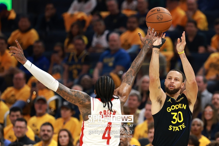 ▲ 커리의 표정은 좋지 못했다.