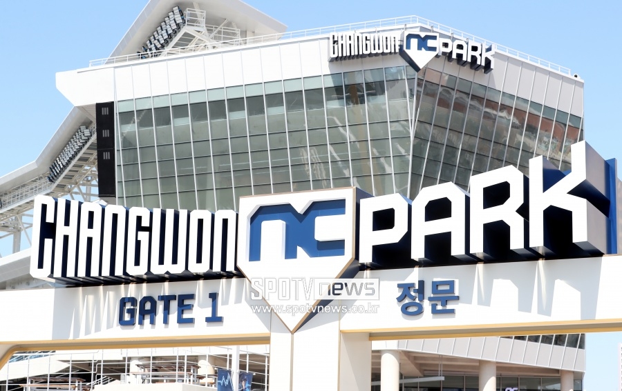 ▲ NC 다이노스의 창원NC파크 홈경기 재개 시기는 아직 알 수 없다. NC는 대체 홈구장을 검토하기 시작했다. 5일부터 7일까지 kt 위즈와 '어린이날 시리즈'는 수원에서 열리게 됐다. ⓒ 스포티비뉴스 DB