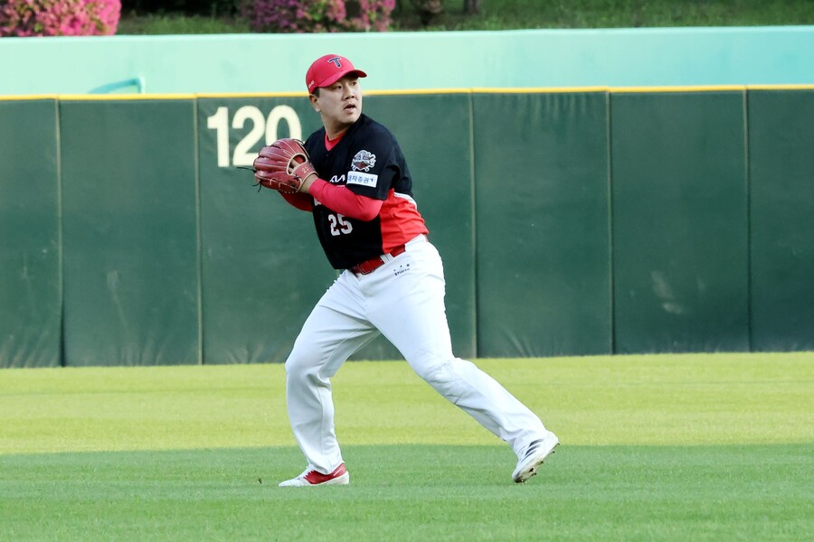 ▲ 이우성은 공격은 물론 수비에서도 위축된 모습으로 우려를 사고 있다 ⓒKIA타이거즈