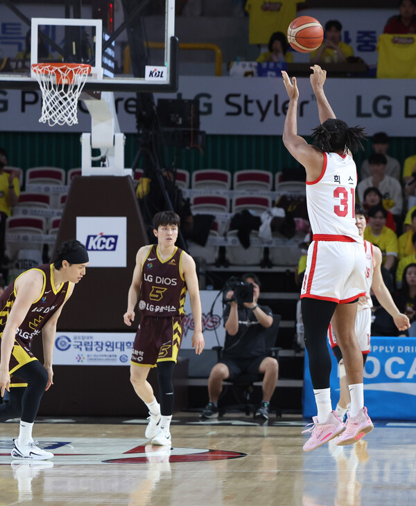 ▲ 창원 LG와 서울 SK의 2024-2025 KCC 프로농구 챔피언결정전 4차전 ⓒ연합뉴스