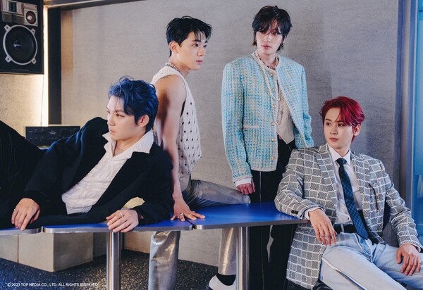 K-pop 아이돌 그룹 무대