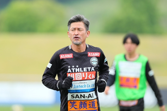 ▲ 1986년 브라질 산투스에서 프로로 데뷔한 미우라는 팔메이라스 등 해외 리그 경험을 한 유학파다. 그는 일본 대표팀에서 2000년까지 활약했고 총 89경기에 나서 55골을 넣으며 인상적인 대표팀 생활을 했다. 프로 데뷔 40년이 지난 지금도 일본 4부리그에서 뛰고 있다. ⓒ 아틀레티코 스즈카