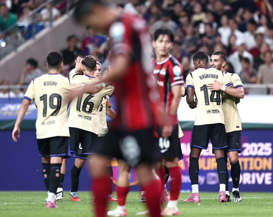 ▲ 31일 오후 서울월드컵경기장에서 FC서울과 FC바르셀로나의 친선경기가 열렸다. 라민 야말이 2골을 터뜨리며 이름값을 톡톡히 한 바르셀로나가 조영욱과 야잔의 골로 반격한 서울에 7-3으로 이겼다. ⓒ 연합뉴스