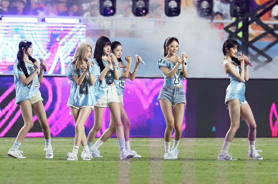 ▲ 지난 7월 30일 시축에 나선 아이브 ⓒ연합뉴스