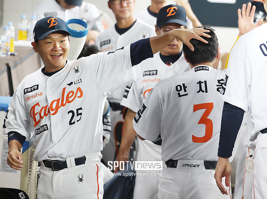 ▲ 김태연 안치홍 ⓒ곽혜미 기자