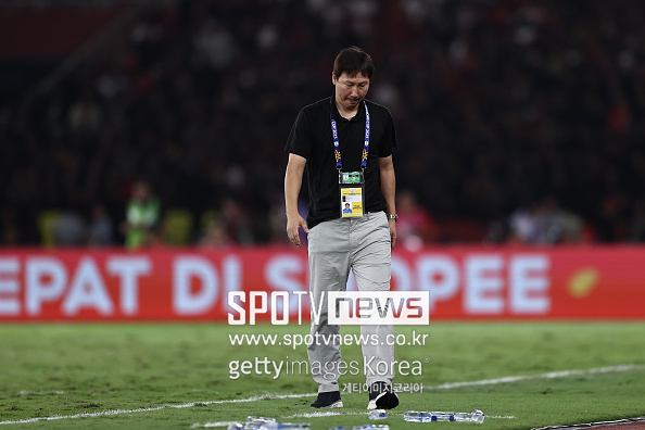 ▲ 중국 매체 '소후닷컴'은 8일(한국시간) "중국 대표팀의 11월 평가전 상대는 베트남이 유력하다. 이 선택은 의외는 아니지만, 약간의 무력감을 느끼게 한다. 최근 중국은 국제 대회에서 점점 더 나빠지고 있다. 이에 따라 평가전 상대를 고르는 데 조심스러워졌으며, 베트남을 선택한 것은 여전히 낮은 수준에서 맴돌고 있다는 증거다"라고 전했다.