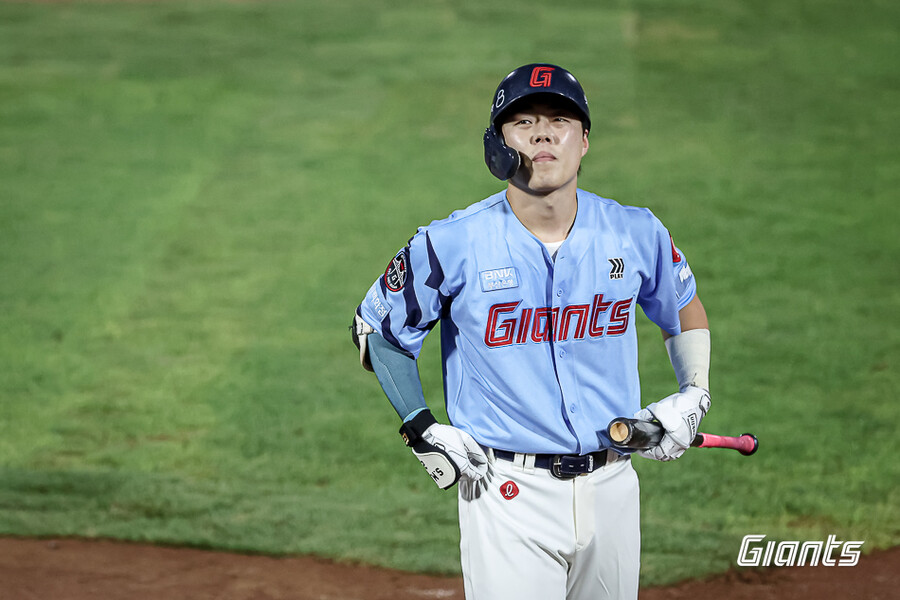 ▲ 최근 10경기 타율이 1할대까지 처지며 고전하고 있는 고승민 ⓒ롯데자이언츠