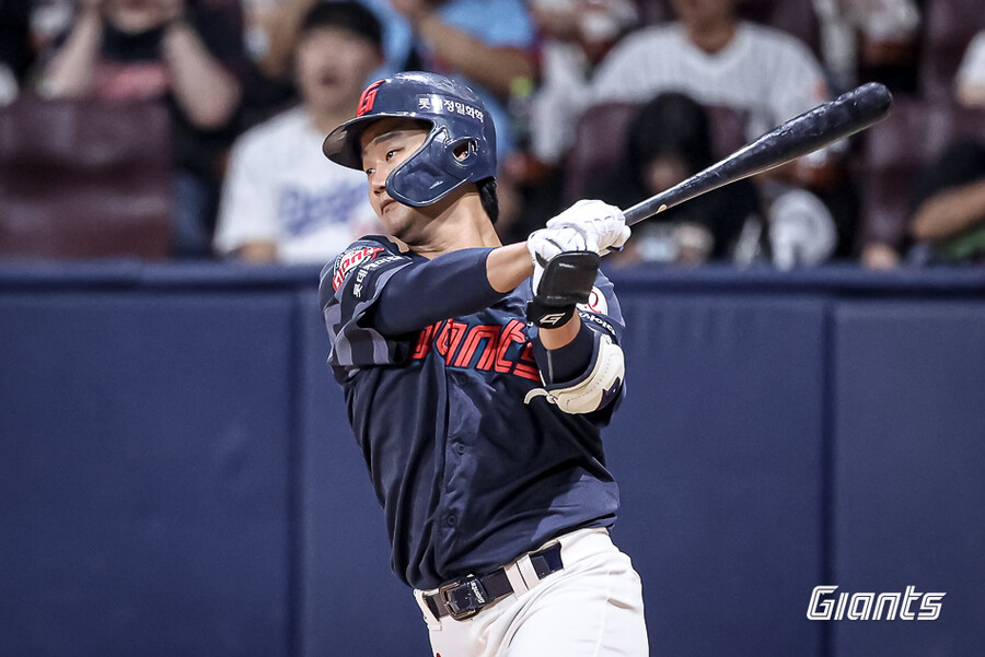 ▲ 올 시즌 들어 기복이 심한 타격을 보여주고 있는 손호영 ⓒ롯데자이언츠