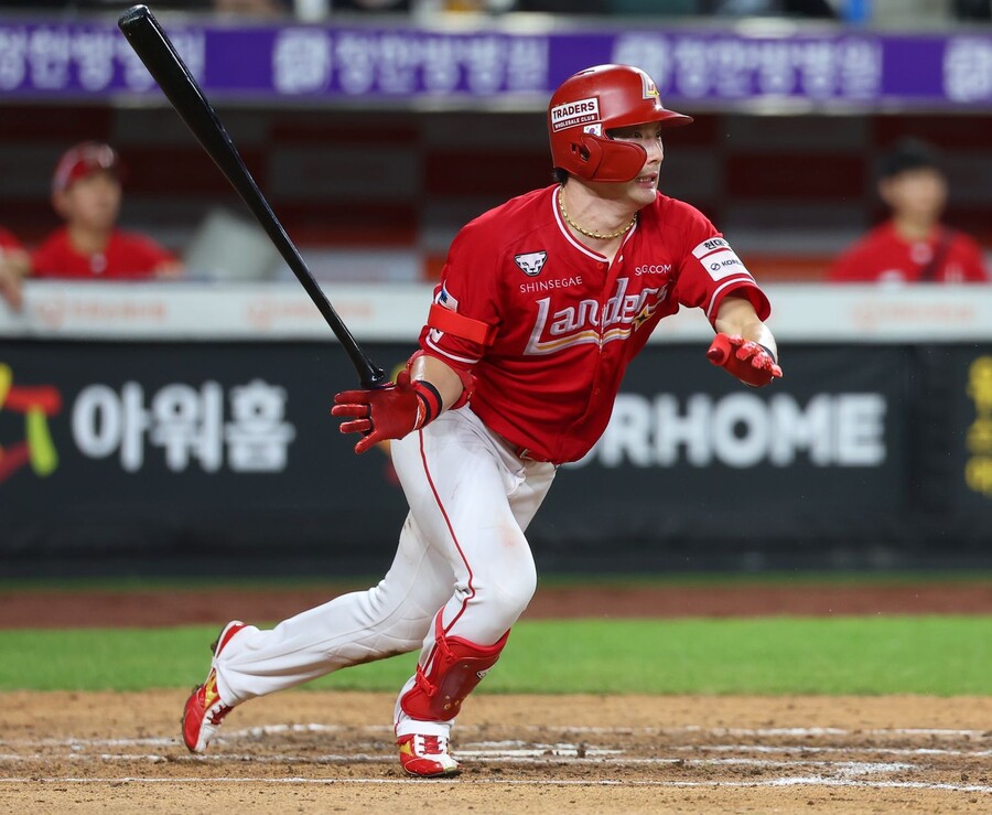 ▲ 오랜 기간 타격 부진에 빠져 있던 최지훈은 최근 경기에서 반등의 신호탄을 쐈다 ⓒ연합뉴스
