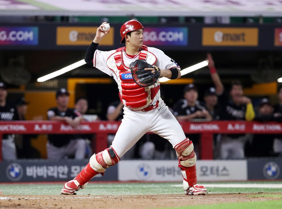 ▲ 중도에 낙오했던 예전과 다르게 올해는 시즌 완주를 노리고 있는 조형우 ⓒSSG랜더스