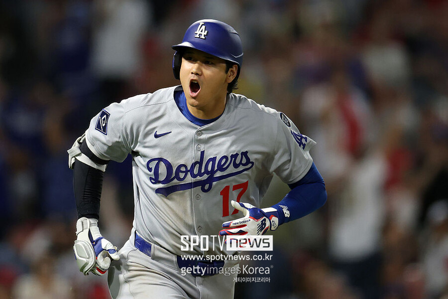 ▲ 13일(한국시간) LA 에인절스와 경기에서 역전 솔로 홈런을 친 뒤 포효하는 오타니 쇼헤이.