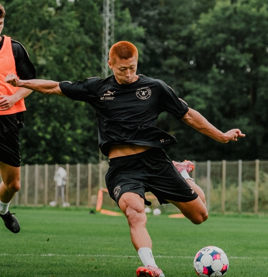 ▲ 월드컵 맹활약을 바탕으로 조규성은 유럽의 관심을 받게 됐고, 그 결과 2023-24시즌을 앞두고 미트윌란으로 전격 이적했다. 조규성은 미트윌란 입단 첫 시즌부터 완벽히 주전을 꿰찼다. 모든 대회 35경기에 출전해 13골과 4도움을 기록했다. 다만 성공적인 1년차 이후 수술 합병증으로 오래 쉬고 있다. ⓒ 미트윌란