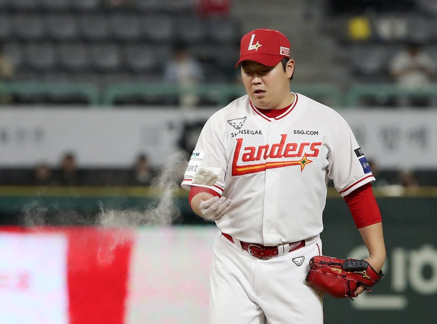 ▲ 향후 선발 전환 가능성까지 열어두며 의미 있는 시즌을 보내고 있는 이로운 ⓒSSG랜더스