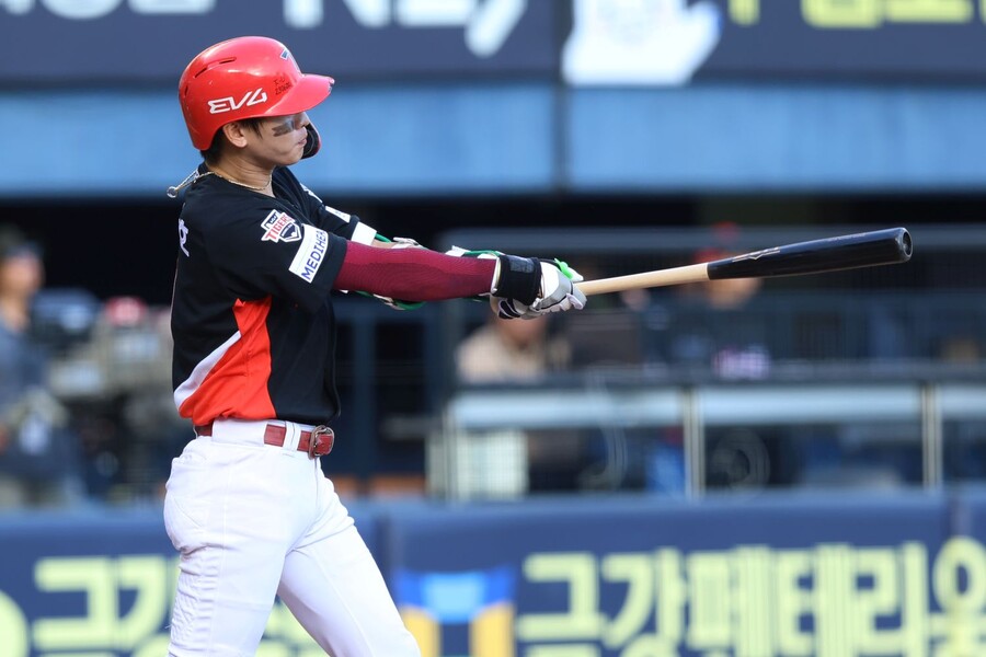 ▲ 15일 잠실 두산전에서 홈런성 2루타를 날리는 등 타구의 질을 유지하고 있는 박찬호 ⓒKIA타이거즈