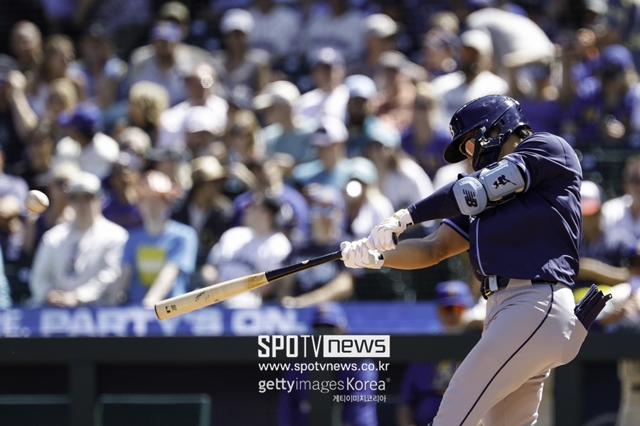 ▲ 김하성도 안타로 맞섰다.