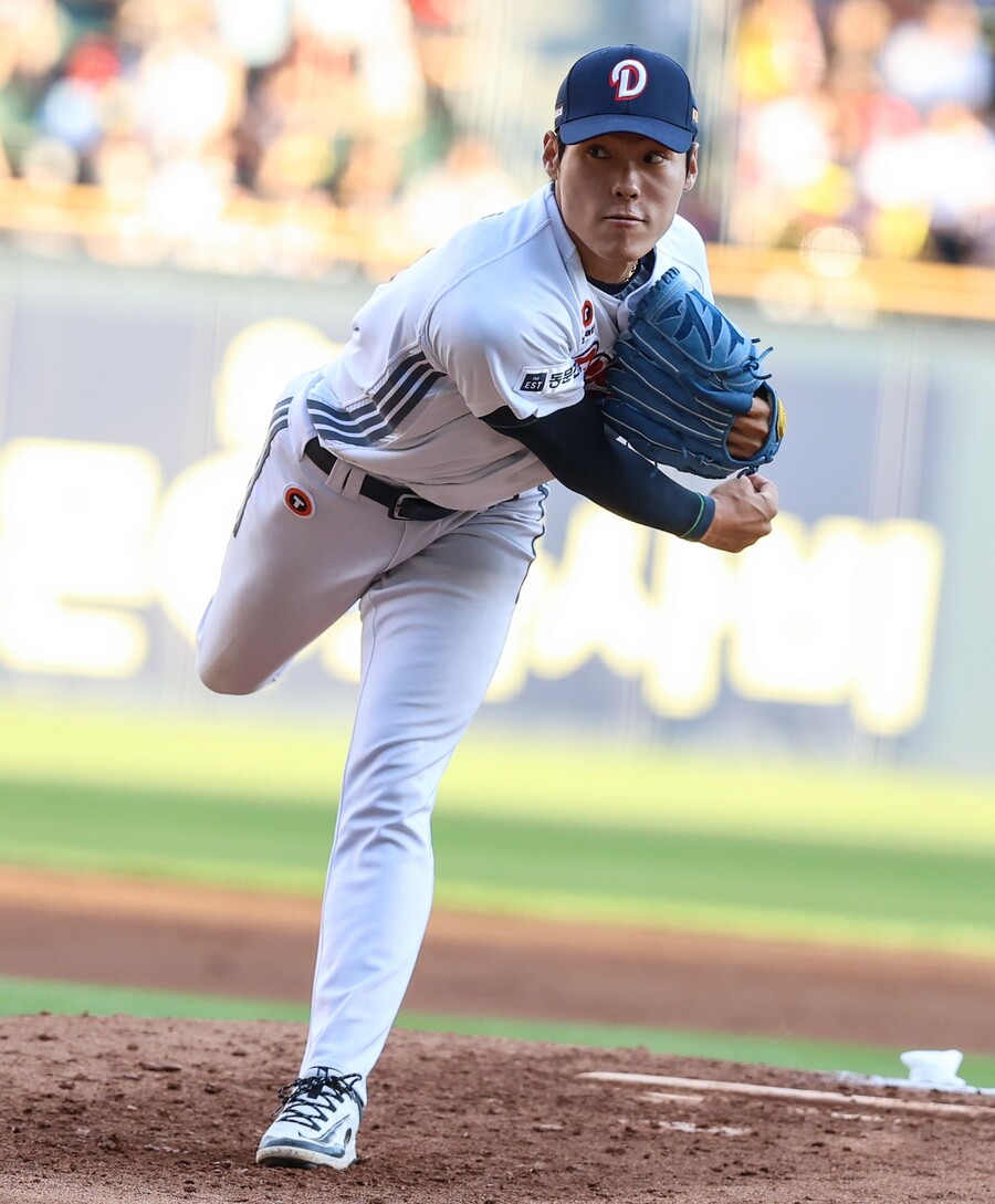 ▲ 선발 최승용의 손톱 부상으로 갑작스럽게 마운드에 오른 윤태호는 인상적인 투구로 4이닝 무실점을 기록했다 ⓒ두산베어스