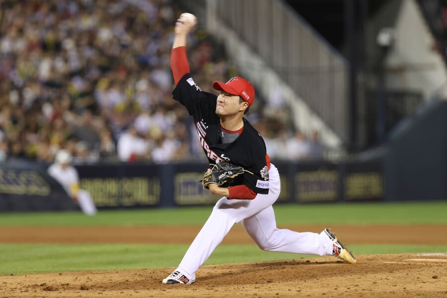 ▲ 8회 1사 1루에서 마운드에 올랐으나 1점 리드를 지키지 못하고 고개를 숙인 전상현  ⓒKIA타이거즈